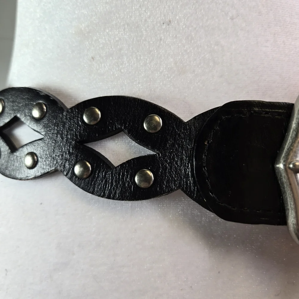 Vtg Fossil black leather cut out studded belt